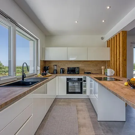 Speranza Willa Selina